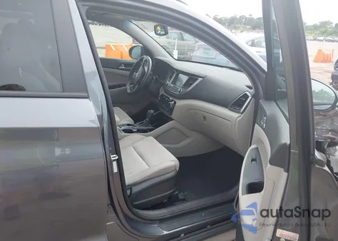 2018 Hyundai Tucson Value z USA, uszkodzony, nr VIN KM8J33A27JU686282